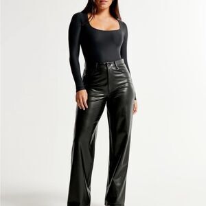 Abercrombie & Fitch Curve Love Vegan Leather 90s Straight Pant NWOT 6s